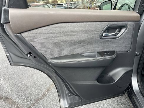 Used 2021 Nissan Rogue SV image 20