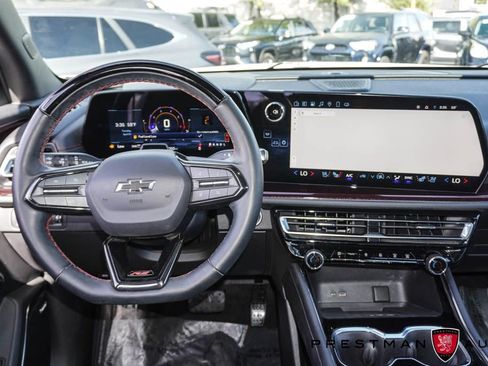 Used 2025 Chevrolet Traverse RS w/ LPO, Floor Liner Package AWD/4WD image 2