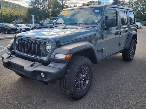 Used 2024 Jeep Wrangler Sport S image 3