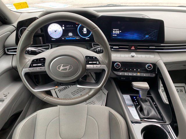 Used 2025 Hyundai Elantra SEL FWD image 7