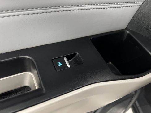 Used 2021 Ford Explorer XLT w/ Equipment Group 202A image 17