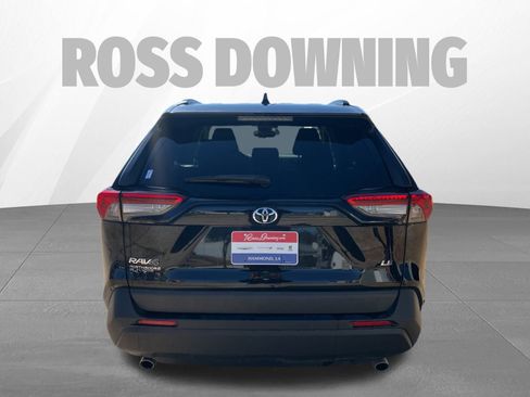 Used 2019 Toyota RAV4 LE image 5