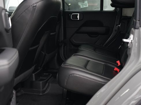 Used 2022 Jeep Wrangler Unlimited Sahara w/ Cold Weather Group image 18