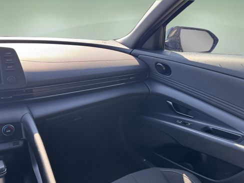 Used 2025 Hyundai Elantra Sport image 8