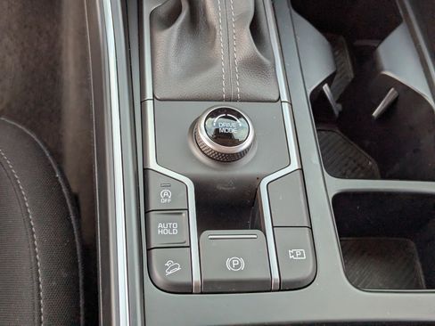 Certified 2025 Kia Sorento LX image 29