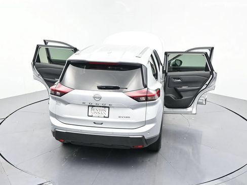 Used 2024 Nissan Rogue SV AWD/4WD image 25