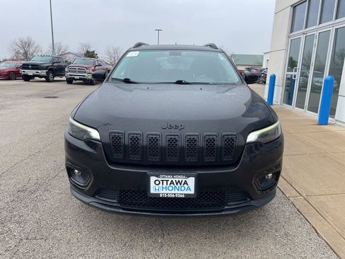 Used 2020 Jeep Cherokee Latitude Plus image 3