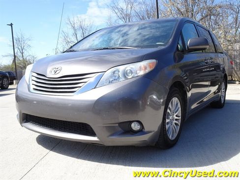Used 2014 Toyota Sienna XLE FWD image 9