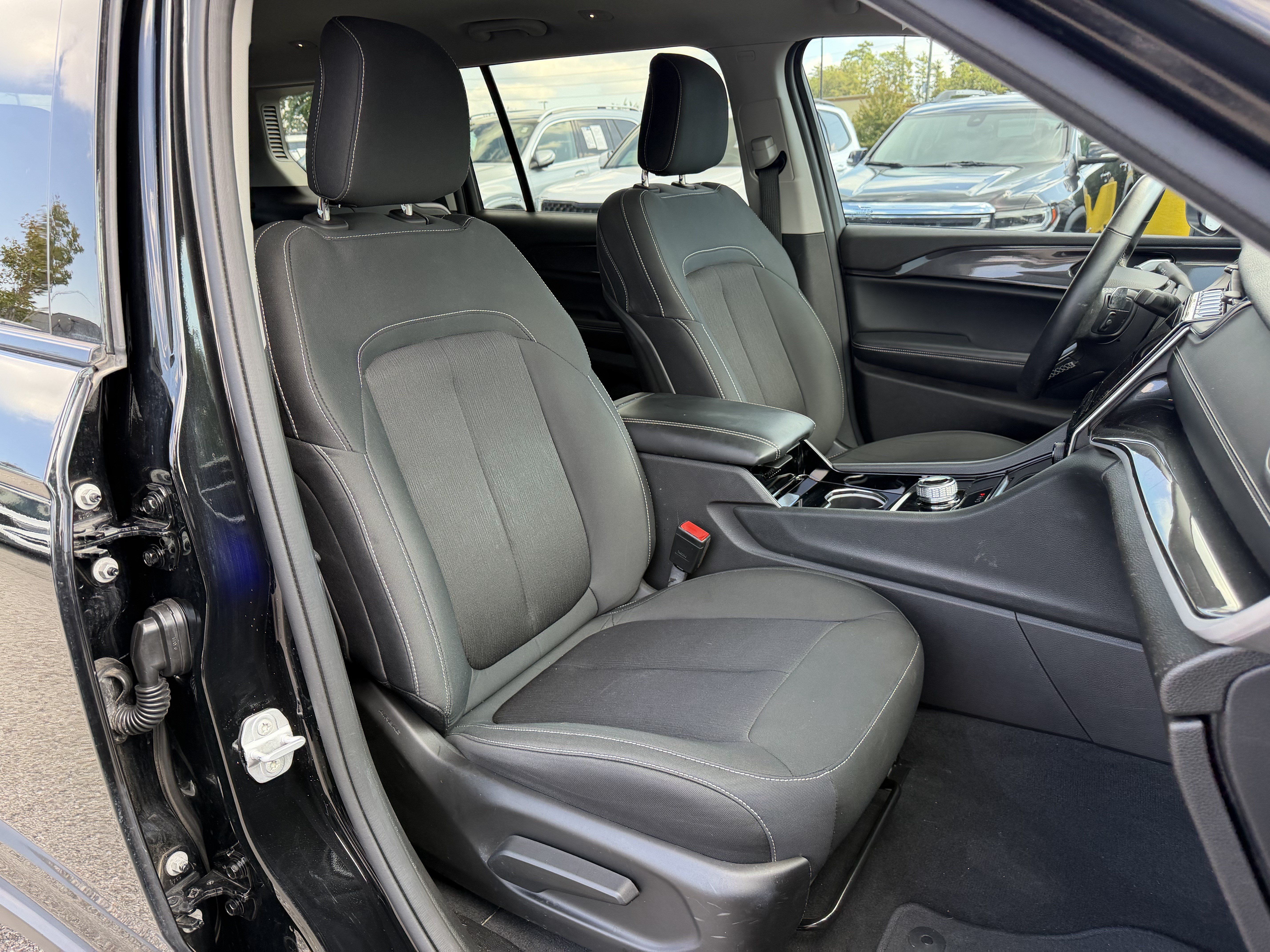 Used 2022 Jeep Grand Cherokee L Laredo w/ Luxury Tech Group I RWD image 36