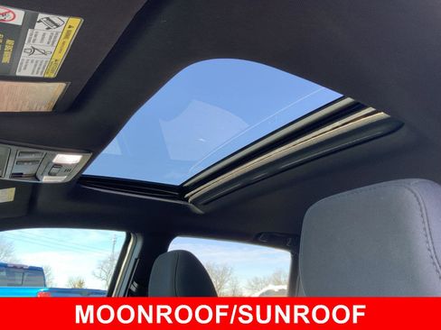 Used 2017 Toyota Tacoma TRD Off-Road image 6