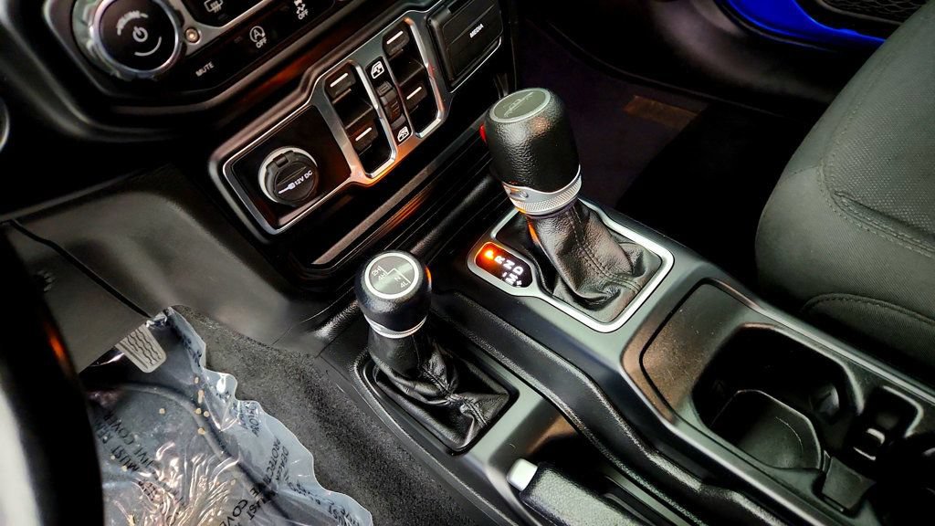 Used 2021 Jeep Gladiator Sport AWD/4WD image 16