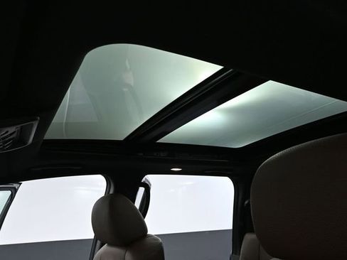 Used 2021 Nissan Titan Platinum Reserve w/ Moonroof Package image 25