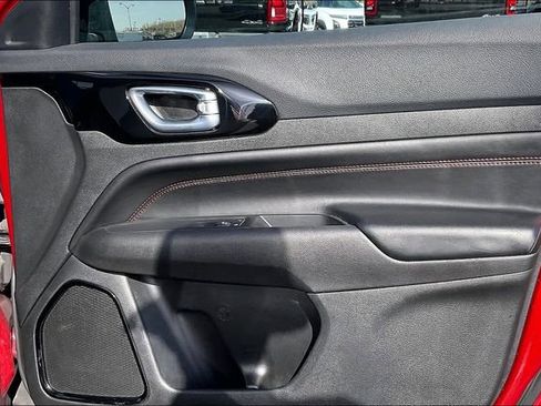 Used 2025 Jeep Compass Trailhawk AWD/4WD image 19