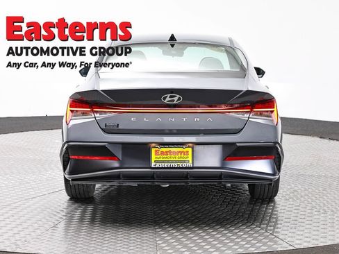 Used 2025 Hyundai Elantra SEL FWD image 6
