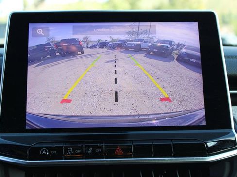 Used 2024 Jeep Compass Latitude image 19