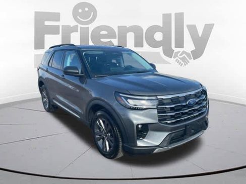 Used 2025 Ford Explorer Active w/ Active Comfort Package image 3