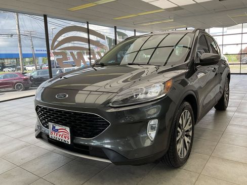 Used 2020 Ford Escape Titanium w/ Titanium Premium Package 2.0 AWD/4WD image 3