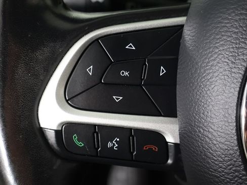 Used 2019 Jeep Compass Latitude AWD/4WD image 37