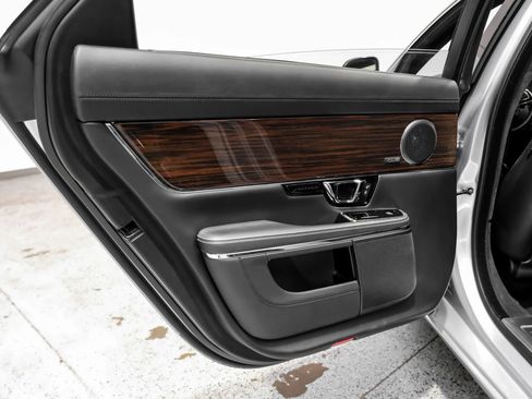 Used 2019 Jaguar XJ L Portfolio image 40