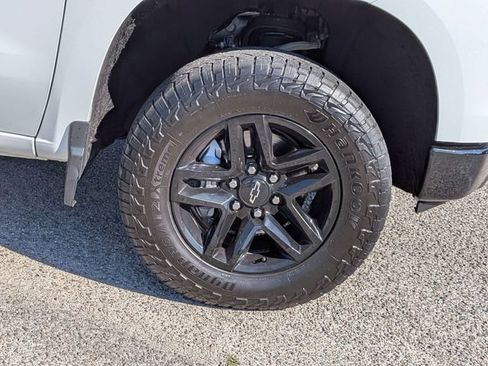 Used 2024 Chevrolet Silverado 1500 LT Trail Boss w/ Convenience Package II AWD/4WD image 11