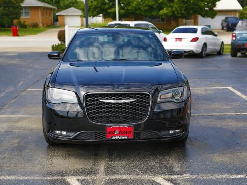 Used 2019 Chrysler 300 S AWD/4WD image 2