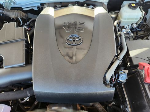 Used 2022 Toyota Tacoma TRD Off-Road w/ Technology Package AWD/4WD image 20