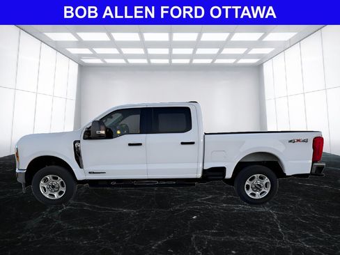 Used 2025 Ford F250 XLT AWD/4WD image 2