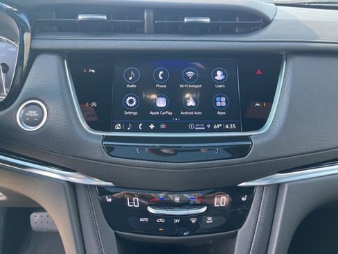 New 2025 Cadillac XT6 Luxury image 24