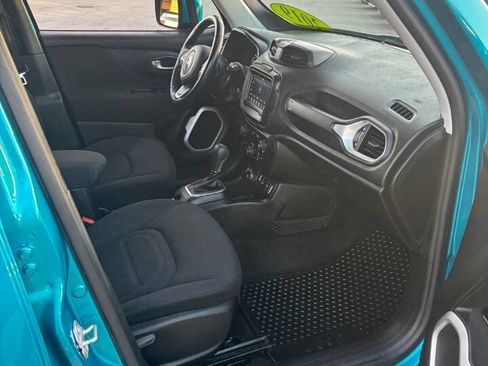 Used 2019 Jeep Renegade Latitude w/ Cold Weather Group image 23