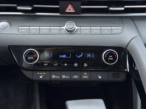 Used 2023 Hyundai Elantra SEL w/ Convenience Package FWD image 6