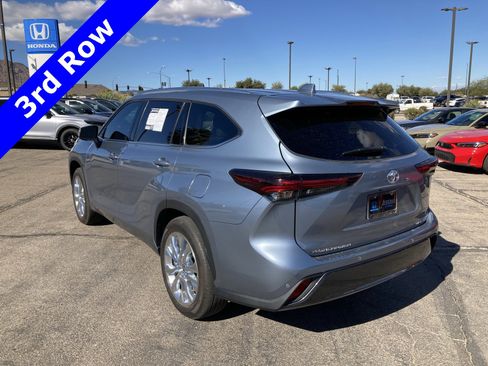 Used 2024 Toyota Highlander Limited image 9