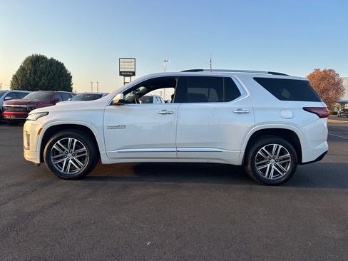 Used 2023 Chevrolet Traverse High Country FWD image 3