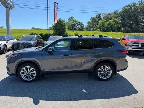 Used 2020 Toyota Highlander Limited AWD/4WD image 2