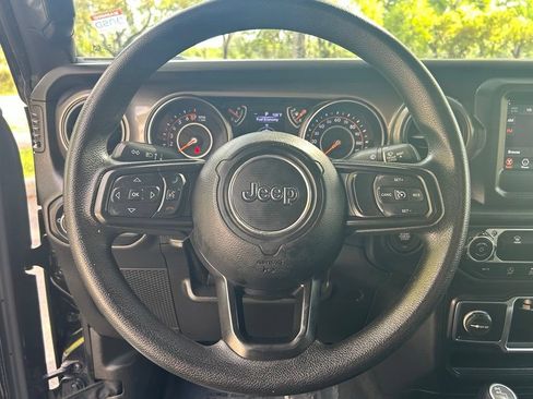 Used 2022 Jeep Wrangler Sport AWD/4WD image 18