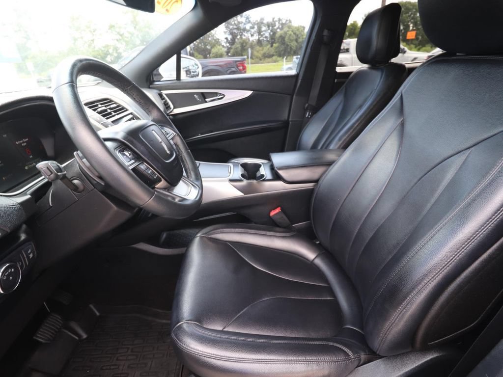 Used 2020 Lincoln Nautilus FWD image 2