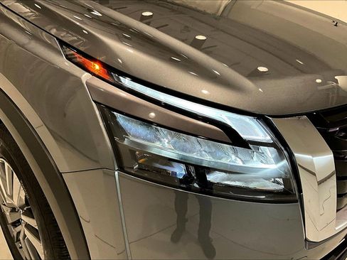 Used 2025 Nissan Pathfinder S image 30