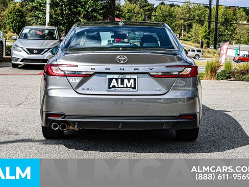 Used 2025 Toyota Camry SE image 12