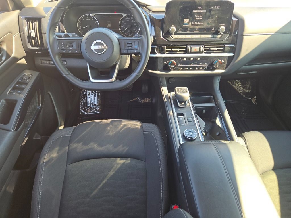 Used 2025 Nissan Pathfinder SV AWD/4WD image 21