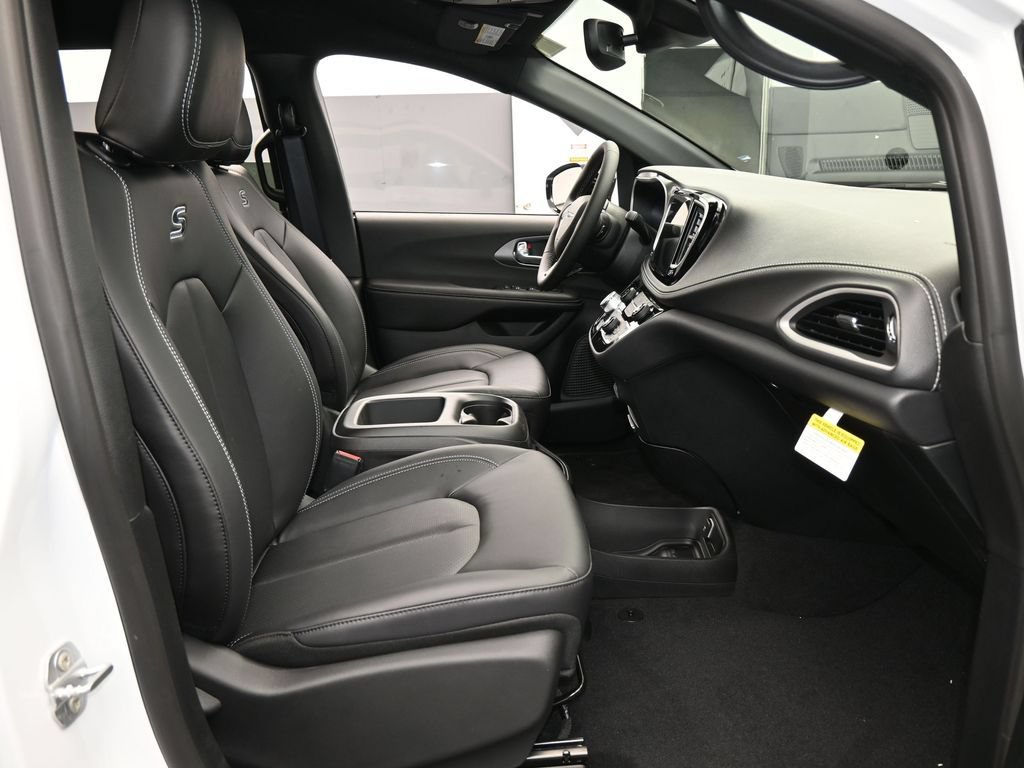 New 2026 Chrysler Pacifica Select w/ S Appearance Package FWD image 43