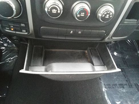 Used 2018 RAM 1500 Classic SLT image 19