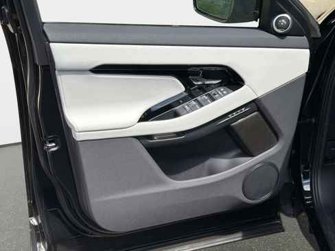 New 2026 Land Rover Range Rover Evoque S AWD/4WD image 17