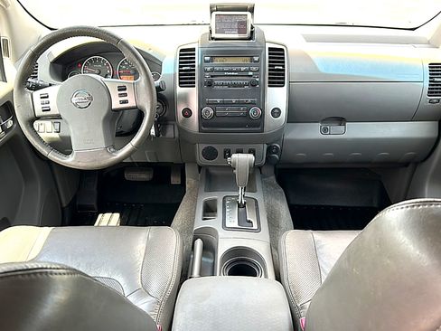 Used 2010 Nissan Frontier LE w/ LE Value Truck Pkg RWD image 20