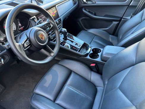 Certified 2023 Porsche Macan GTS image 4