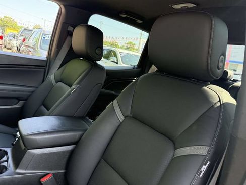 Used 2024 Chevrolet Colorado LT w/ LT Convenience Package II AWD/4WD image 11