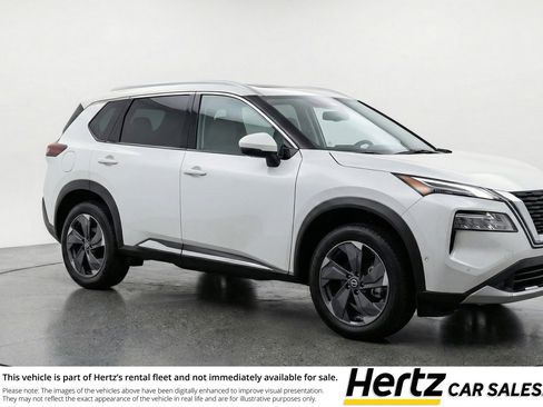 Used 2025 Nissan Rogue SV image 1