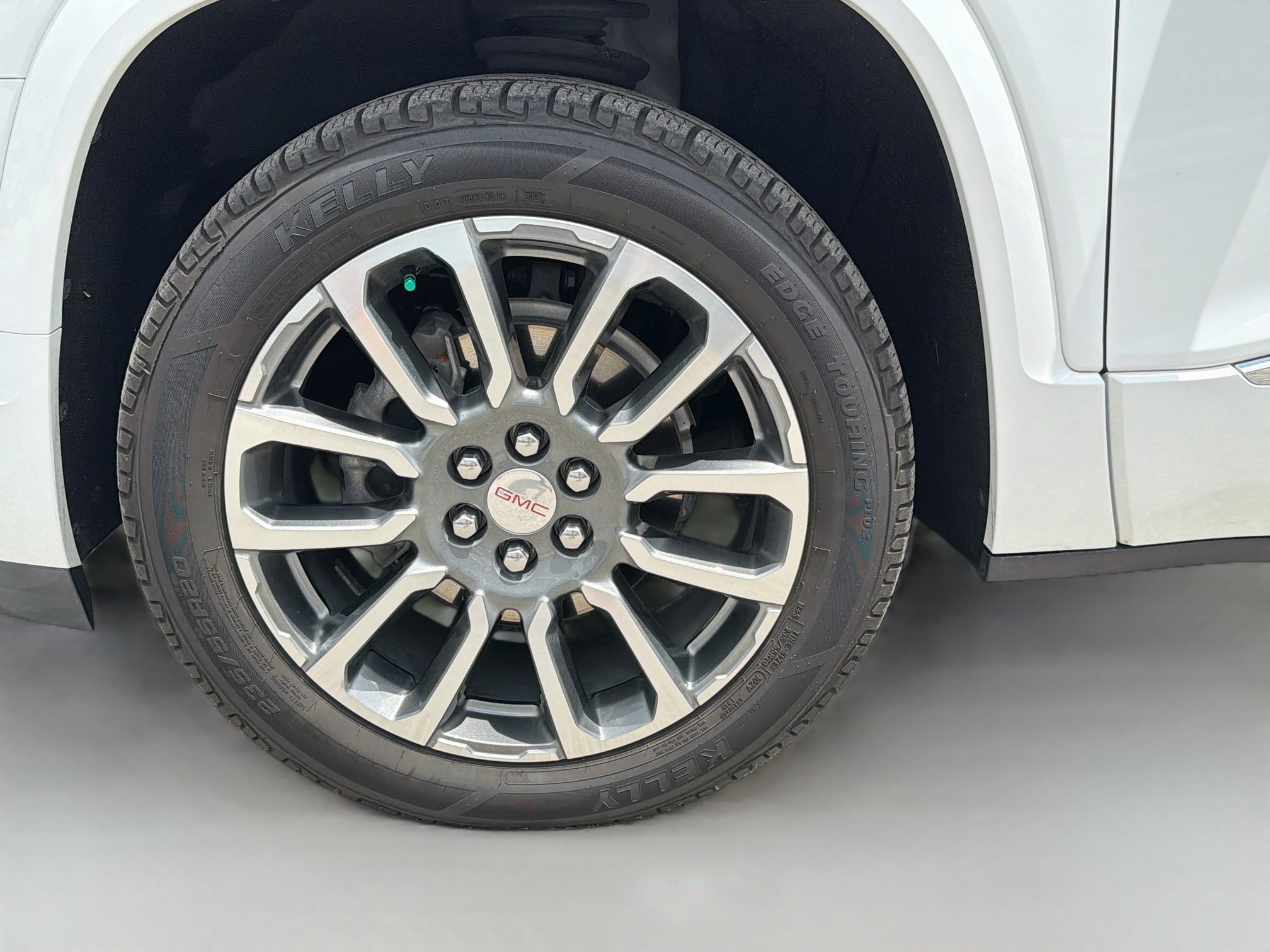 Used 2022 GMC Acadia Denali w/ Denali Ultimate Package FWD image 43