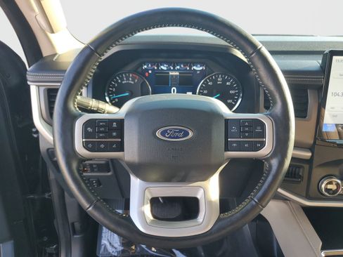 Used 2022 Ford Expedition XLT image 25