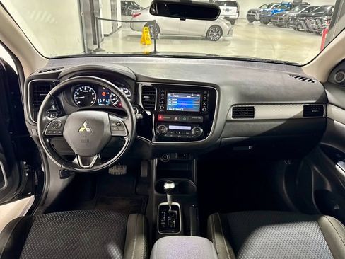 Used 2016 Mitsubishi Outlander SE image 13