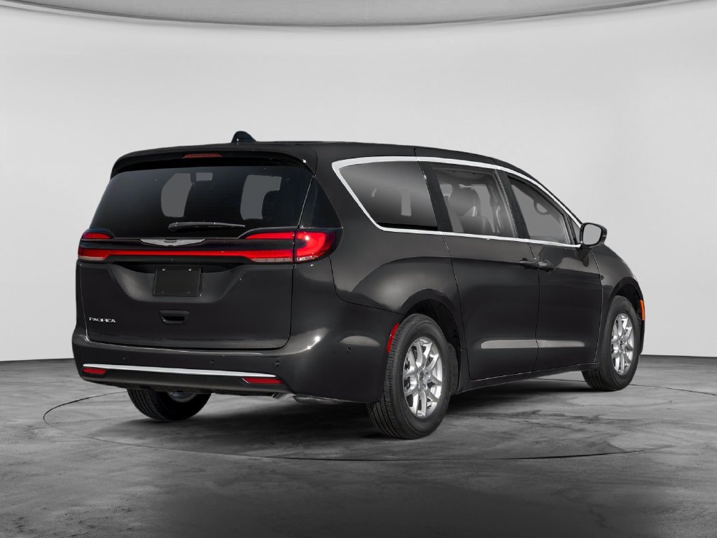Used 2025 Chrysler Pacifica Select FWD image 2