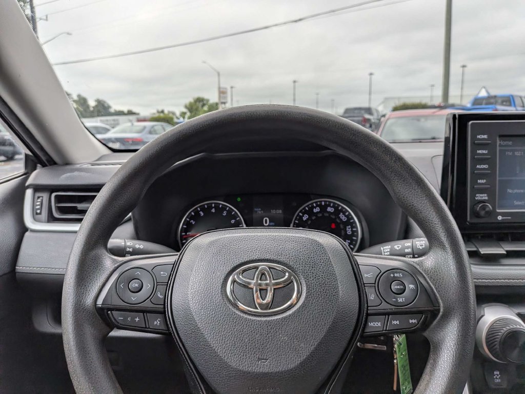 Used 2021 Toyota RAV4 LE FWD image 21